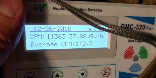 Una prueba radiológica (PET-CT), un friki (Yo) y un contador Geiger